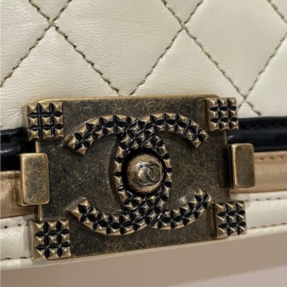 Chanel Vintage Boy Bag cream , black and gold bag - Picture 13 of 16